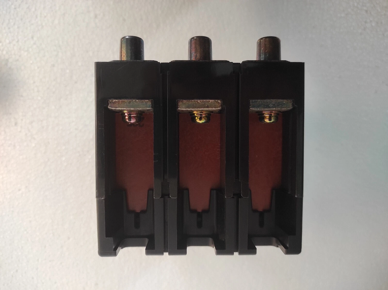 admin/uploads/uploads/terasaki tembreak xh 3 pole circuit breaker_5.webp
